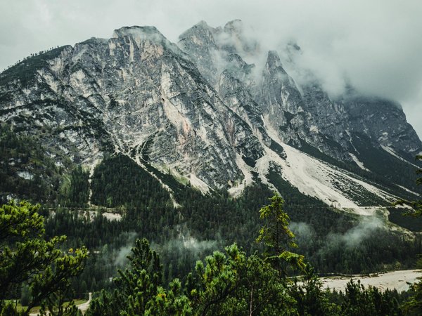 Comment planifier une expédition de trekking dans la vallée de Hunza, Pakistan : équipements et conseils pratiques ?