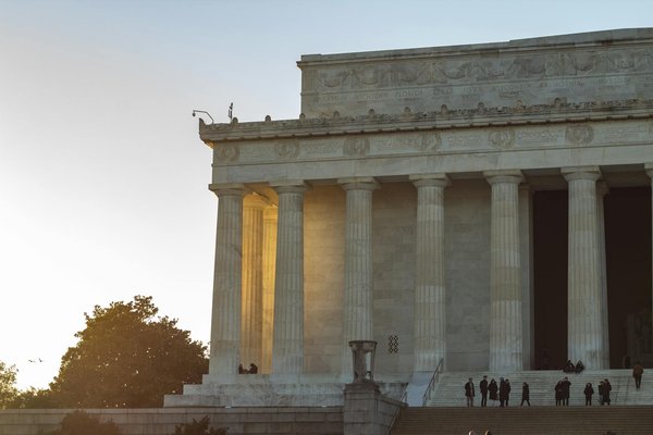 Comment planifier une visite des villages traditionnels dans les Alpes suisses?